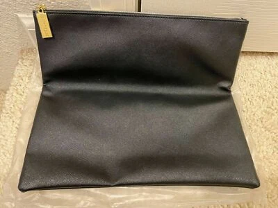 Bolso sin asas de maquillaje cosmético NEGRO de cuero sintético Estee Lauder Foto 1 de 4