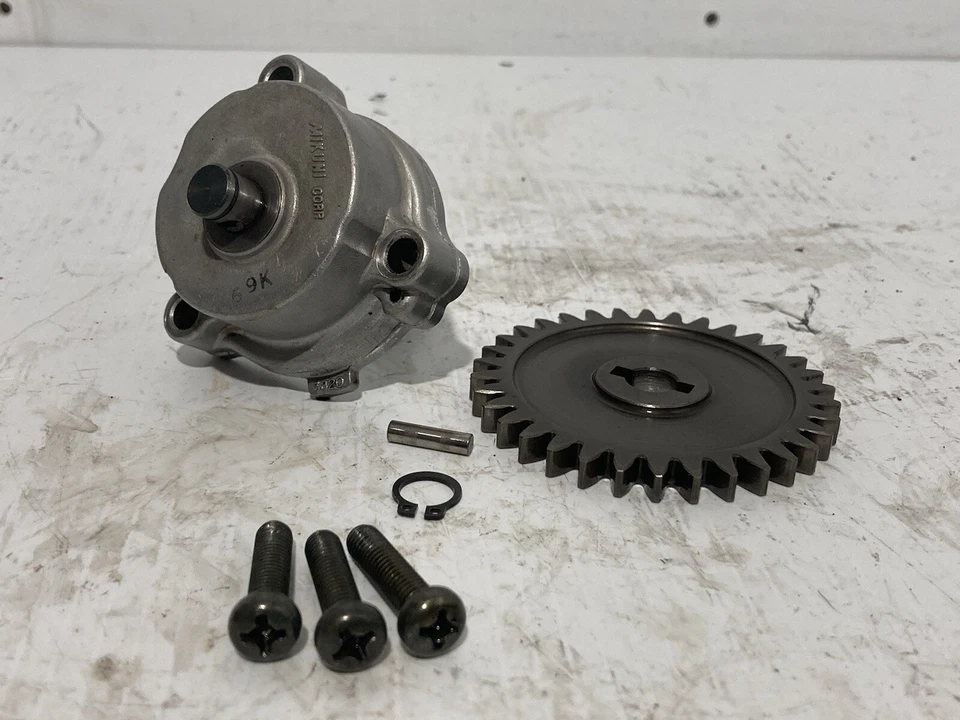 1997 Suzuki Marauder 800 Oil Pump (OEM) - Imagem 1 de 4