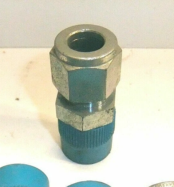 1/2" Tube x 1/2" MNPT Carbon Steel Male Connector Fitting Swagelok S-810-1-8 - Image 1 of 1