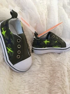 NEW Boys Camo  Slip on Sneakers Sz 4 - Picture 1 of 3