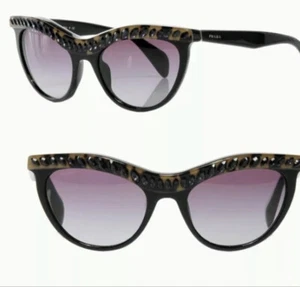 Gafas de sol PRADA SPR04P negras ojo de gato púrpura cristal de Swarovski leopardo nuevas auténticas - Imagen 1 de 6