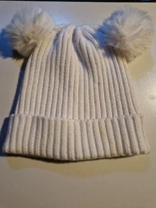 Primark Faux Fur Pom Pom Kids Girls Winter Hat Knitted Beanie 2 - 4 years white - Picture 1 of 4