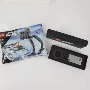 Lot Star Wars Mandalorian Beskar VIP GWP Keychain & Lego Polybag AT-ST 30495 - Picture 1 of 9