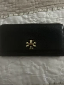 TORY BURCH Kira Black Pebble, Leather Wallet Pre-owned Turn Latch - Picture 1 of 6