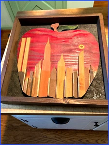 NEW YORK 'BIG APPLE' WOODEN WALL MOUNT, HANGING ART WORK - Picture 1 of 2