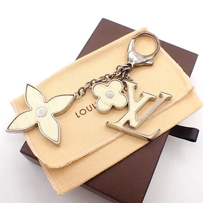 LOUIS VUITTON Logo Bijoux Sac Bolso Dije Blanco Plata M65085 69AA127 Foto 1 de 4