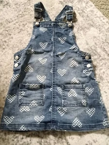 Vestido Mono Denim Epic Threads Niñas Corazones Talla 4T - Imagen 1 de 6
