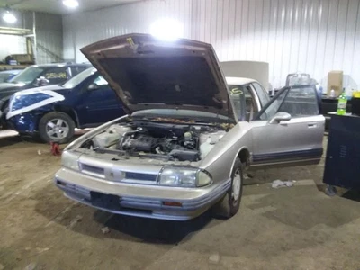 Passenger Right Front Spindle/Knuckle Fits 91-93 PARK AVENUE 2121337 - Image 1 of 4