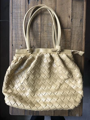 Bolsa Hobo Feminina Elegante Tecido Amarelo Mostarda - Imagem 1 de 4