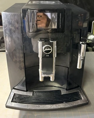 Máquina de café automática JURA E8 - negra piano Foto 1 de 4
