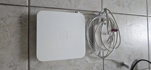 Apple AirPort Extreme Base Station Wi-FiRouter A1408 with orignal power adaptor - Bild 1 von 6