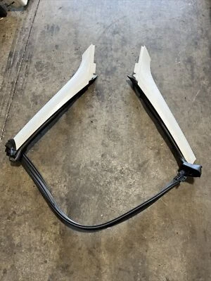 Nissan 370z 2010-2020 convertible delantero derecho derecho moldura parabrisas 768371ET0A OEM Foto 1 de 4