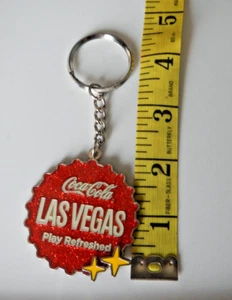 VINTAGE - COCA COLA - LAS VEGAS - KEY CHAIN -  PLAY REFRESHED - COKE KEYCHAIN - Picture 1 of 18