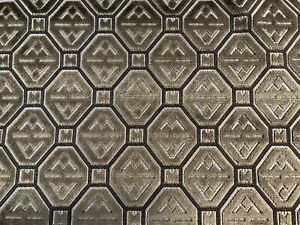 Gaston y Daniela Geometric Velvet Uphol Fabric- Calabrez Gris 4.5 yd LCT5358-005