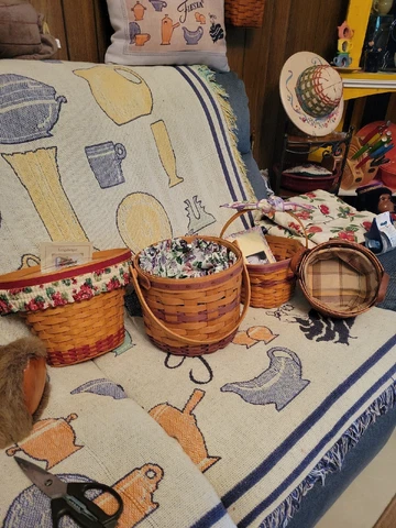 longaberger basket lot 4 And extras Cover
