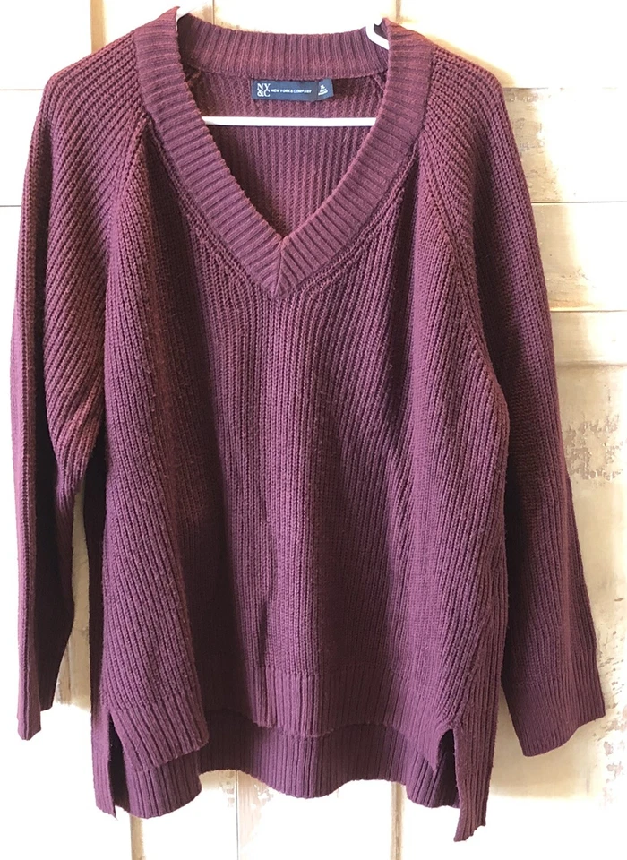 Suéter manga larga cuello en V New York & Company, granate, talla XL.  Usado en excelente estado! Foto 1 de 4