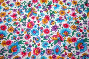 BRIGHT FLORALS FROM KAUFMAN - 100% COTTON FABRIC - Picture 1 of 4