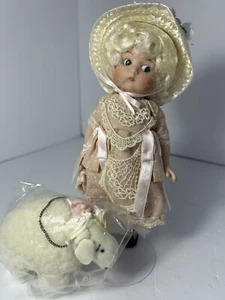 Jeannie Di Mauro 8 Zoll Porzellanpuppe Mary Had a Little Lamb - Bild 1 von 6