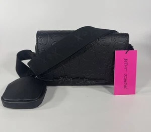 Betsey Johnson Umhängetasche schwarz geprägt Totenköpfe Webriemen XOLANDON Neu mit Etikett - Bild 1 von 13