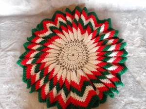 Handgehäkeltes Weihnachten Tisch Herzstück/Deckchen, 20' Durchmesser, 3D Effekt - Bild 1 von 5