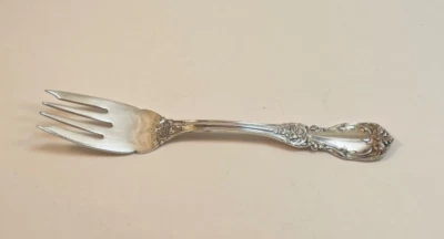 Tenedor de ensalada Reed & Barton de plata esterlina borgoña - 6 5/8 pulgadas - sin monogramas Foto 1 de 3