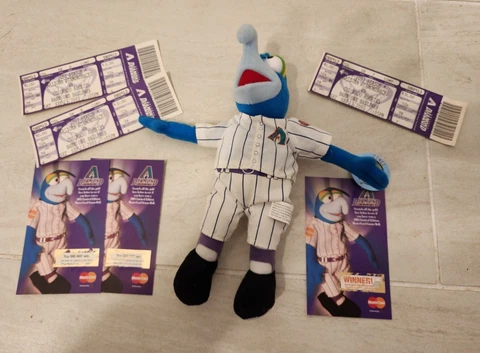Muppets Luis Gonzalez Gonzo #20 Plush Doll Diamondbacks NWT Redemption Ticket Cover