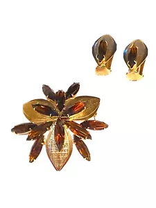 Vintage Amber Brown Rhinestone on Gold Tone Metal Brooch Pin Clip-On Earring Set - Picture 1 of 11