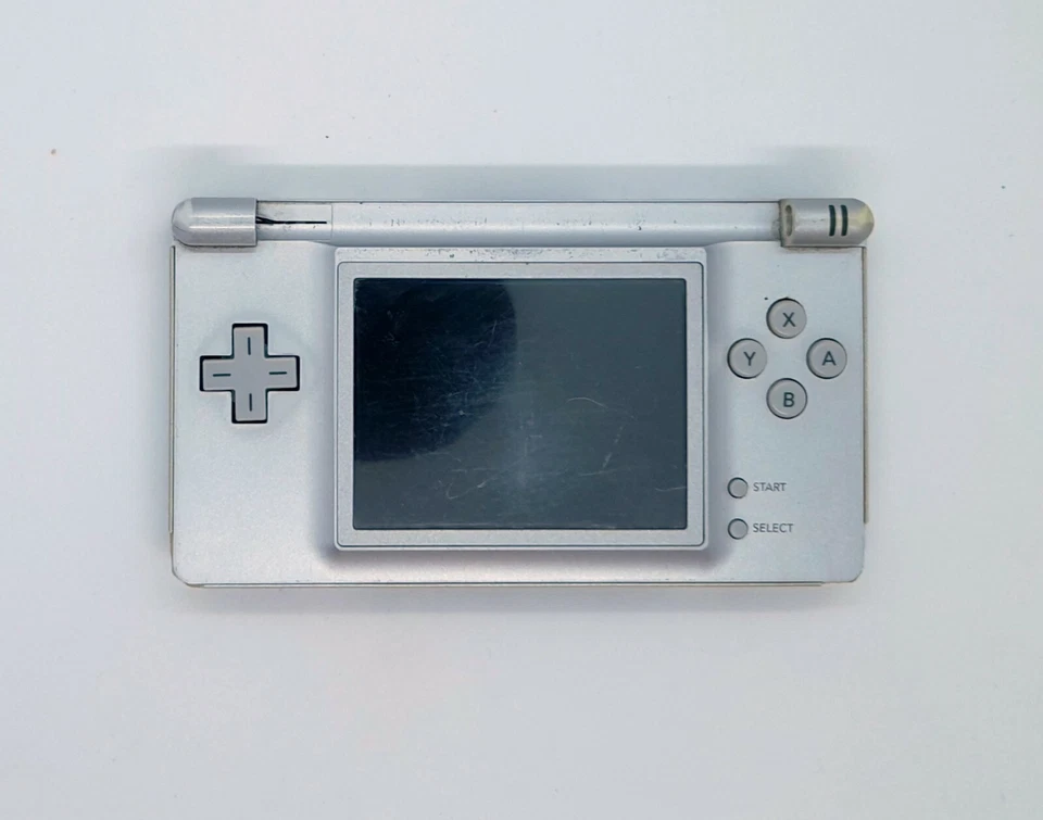 Nintendo DS Lite, for parts. USG-001 - Image 1 of 4