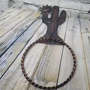 Toallero o soporte de metal Southwest Cactus Sun decoración de pared 13,5 de alto - Imagen 1 de 4