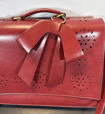 Красный веганский кожаный портфель Ecosusi — сумка-мессенджер для ноутбука с бантом и вырезом - Изображение 1 из 4