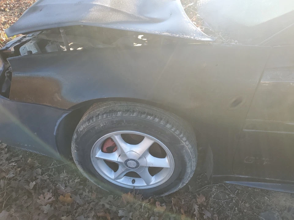 Guardabarros delantero izquierdo del lado del conductor Pontiac Grand Prix 1997-2003 OEM - COLOR: NEGRO Foto 1 de 1