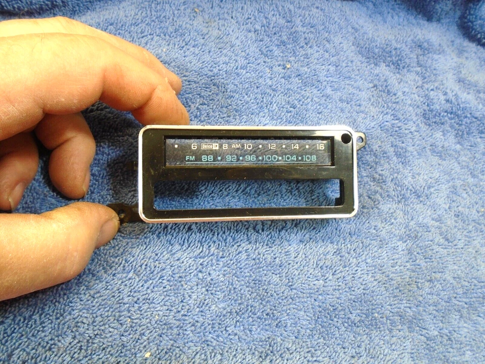 NOS 81 CHEVETTE 82 DELCO AM FM RADIO CARA PONTIAC BUICK OLDSMOBILE CHEVROLET 'X' Foto 1 de 4