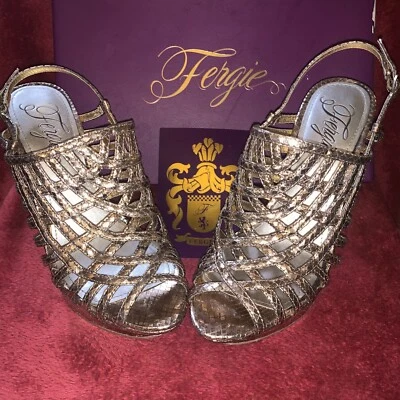 Fergie 5” Gold High Heels Foto 1 de 4