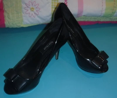 Mujer Casa Blanca Mercado Negro Charol Tacones Peep Toe con Arco Talla 7.5 Foto 1 de 4