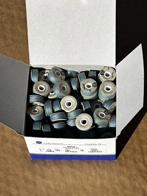 Coats Prewound Bobbins 尺寸 L 144 件 Dk Aqua Tex18 Astra Spun 聚酯纤维 B56 — 第 1/2 张图片