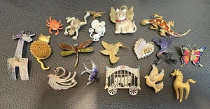 Lot Of 18 Vintage Animal Theme Giraffe Birds Dragonfly Cat Butterfly Brooch Pin - Picture 1 of 11