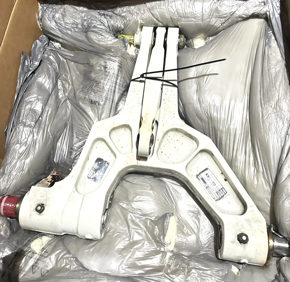 1172C0000-02 CONJUNTO DE PUNTAL DE ARRASTRE PRINCIPAL LIEBHERR ABRAZADOR 135/145 AVIONES Foto 1 de 4