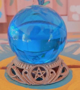 50 mm blaue Kristallkugel Kugel Zinnsockel Pentagramm The Pyramid Collection - Bild 1 von 2