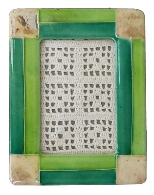 Marco de cerámica vintage verde y verde azulado 3 x 4 5/8 en apertura con inserto de decoración de encaje Foto 1 de 4