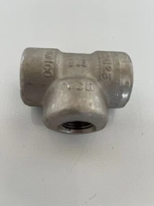 TEE 1/2" Class 3000 Female NPT Thread Forged Stainless Steel Pipe Fitting. - Picture 1 of 3