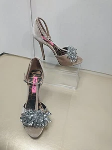 Betsey Johnson Impress SZ 8.5 Velvet T Strap D'Orsay Peep Toe Buckle Heel Sandal - Picture 1 of 10