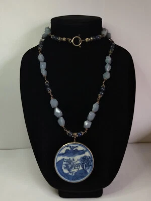 Collar de piedra facetada azul redondo azul blanco cerámica colgante arte llamativo Foto 1 de 4