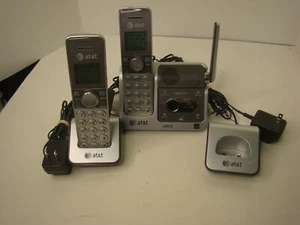 AT&T CL82401 w/Main Charging Base answering machine extension with phone - Picture 1 of 11