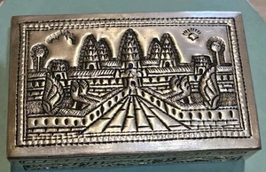 Caja de baratijas Thom plateada vintage camboyana Angkor Wat Temple Repousse - Imagen 1 de 3