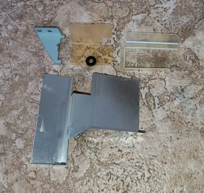 Apple IIc Monitor Gehäuse Kleinteile Metallstücke Kunststoffteile A2M4090Z G091H - Bild 1 von 2