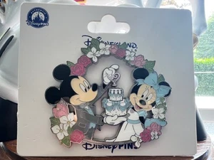 Mickey & Minnie Disneyland Paris Happy Ever After Weding Series Wedding Cake Pin - Picture 1 of 1