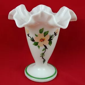 Fenton Rüschenglas weiß Vase Milchglas handbemalt Blume - Bild 1 von 6