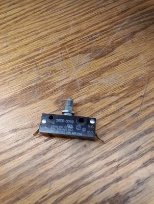 Interruptor de redefinição manual McGill 2609-0019 - Imagem 1 de 3