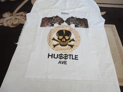 NOVO - Camiseta branca HUSTLE AVENUE - Lions & Skulls - tamanho M - Média - Imagem 1 de 4