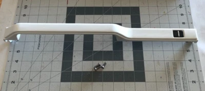 Manija de puerta de refrigerador Hotpoint WR12X10966 Foto 1 de 3